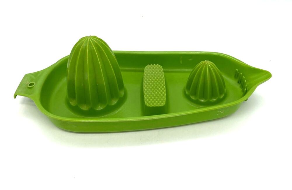 Vintage 1970 Hutzler Plastic Green Lemon Lime Juicer Zester Item no 55